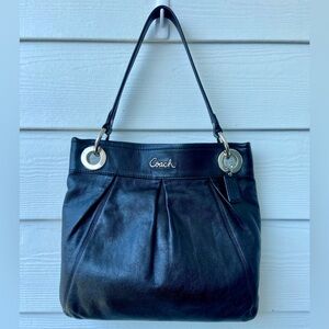 ✨Vintage Coach Leather Ashley Hippie Bag✨